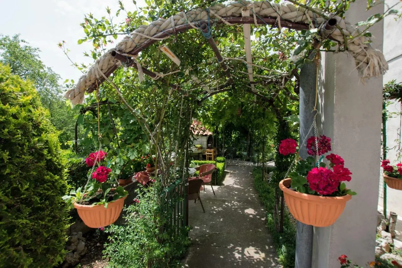 Apartments Frkovic Ledenice